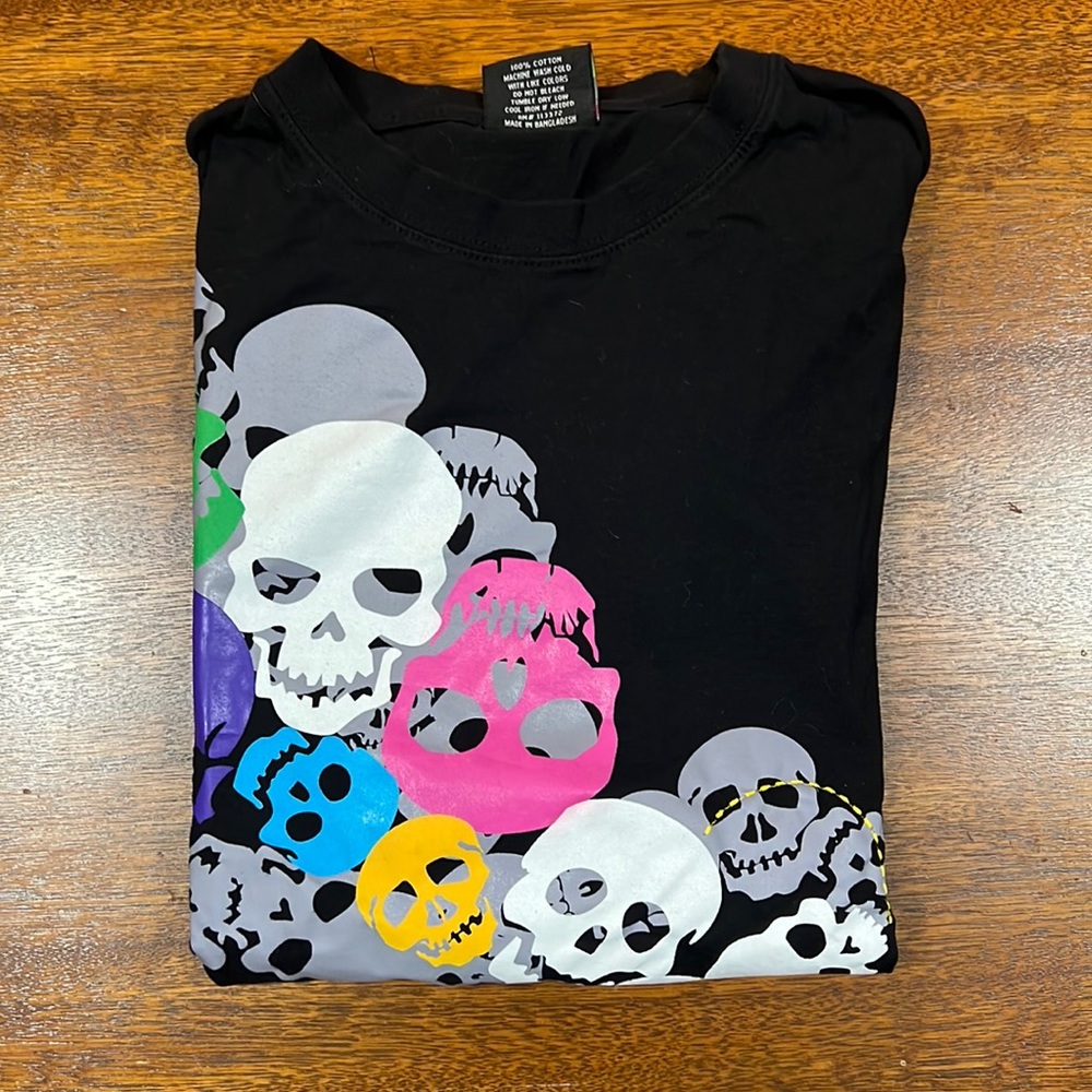 Delf skull graphic long sleeve tshirt in size m/l